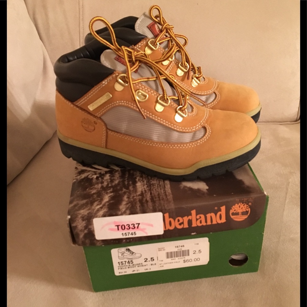 Youth Timberland Boot EUC Size 2.5